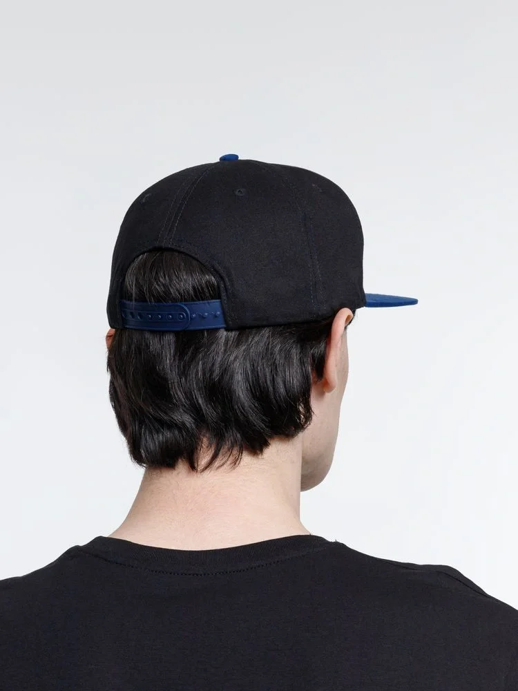 Бейсболка Foreside с прямым козырьком, черная с синим - фото 7