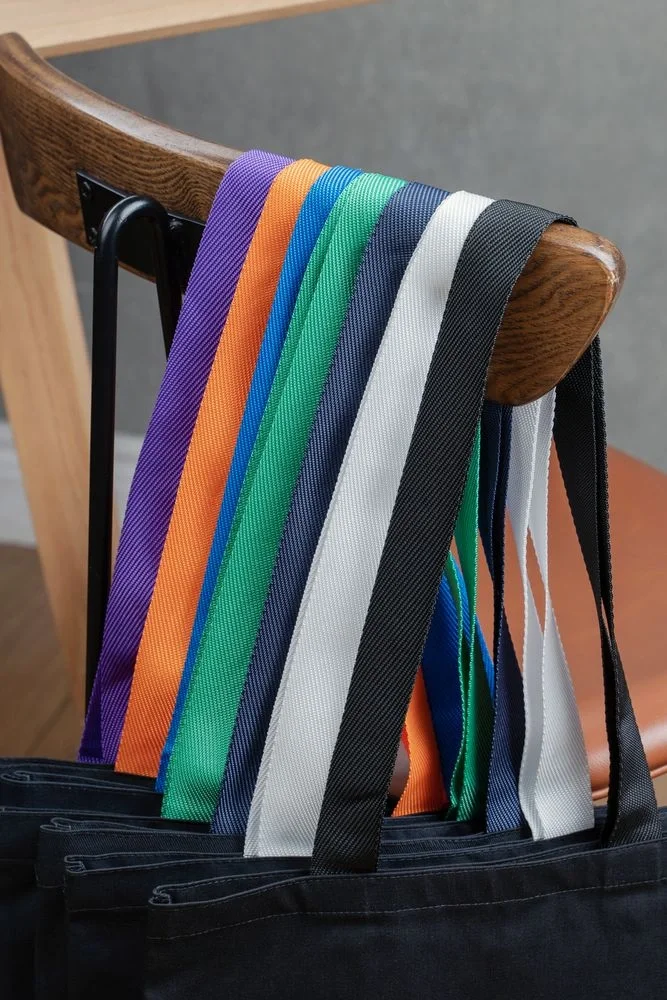 Холщовая сумка BrighTone, черная с ярко-синими ручками - фото 8